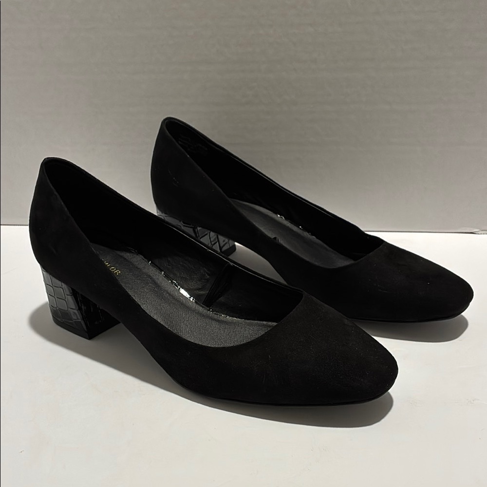 Ann Taylor factory black pumps
Size 8.5 M women’s